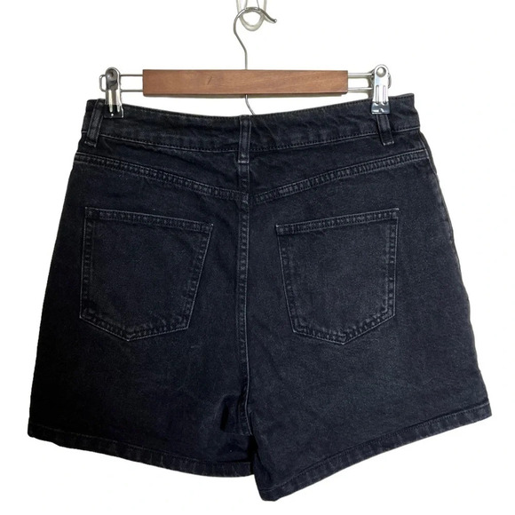 ASOS DESIGN • Denim Ritson Mom Short In Washed Black - Picture 6 of 10